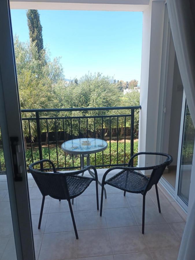 Apartment Oasis Polis Bagian luar foto