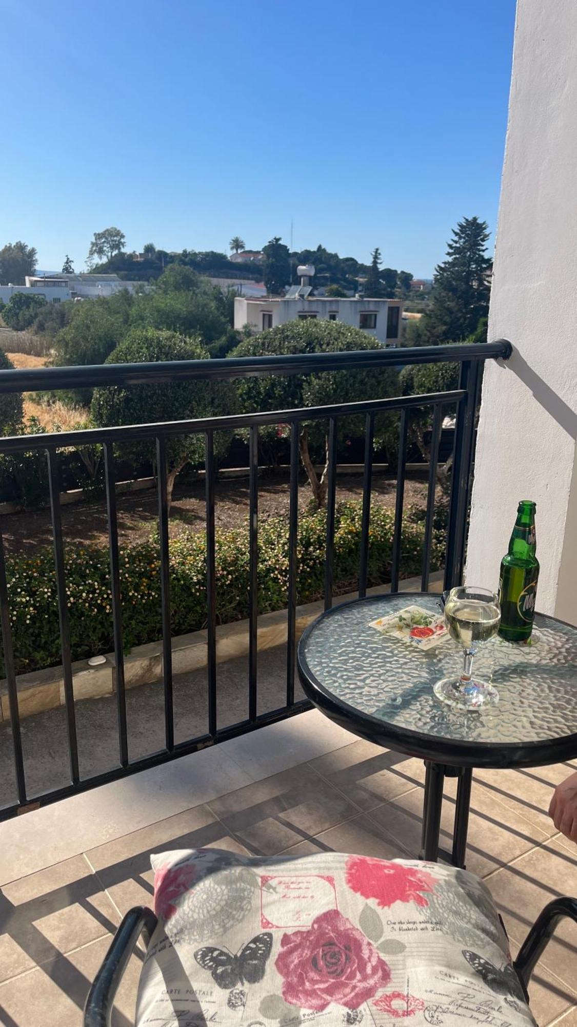 Apartment Oasis Polis Bagian luar foto