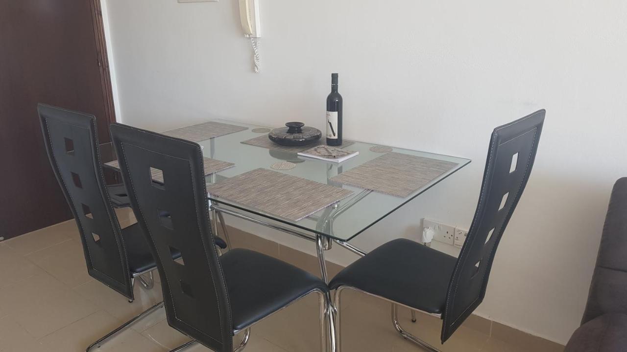Apartment Oasis Polis Bagian luar foto