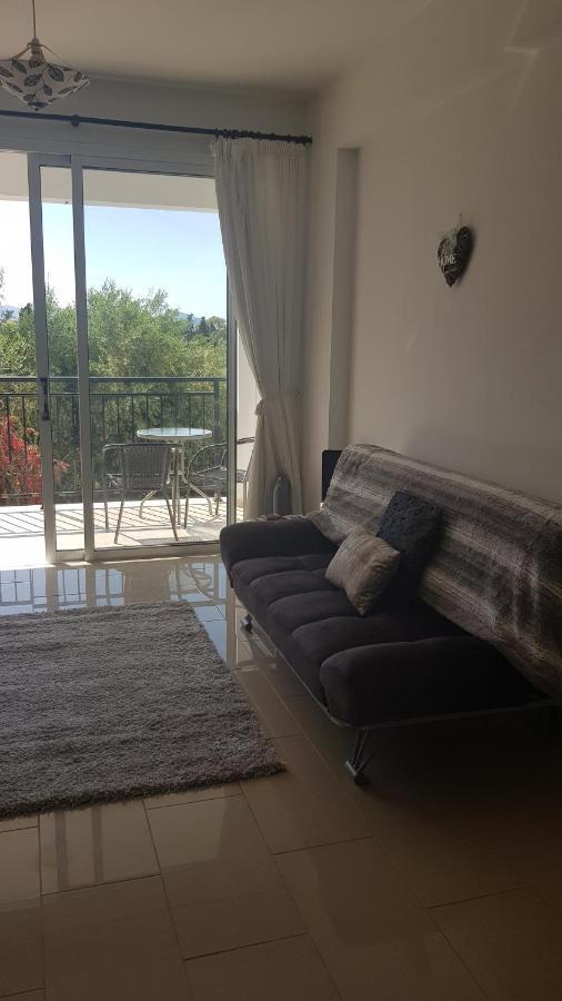 Apartment Oasis Polis Bagian luar foto