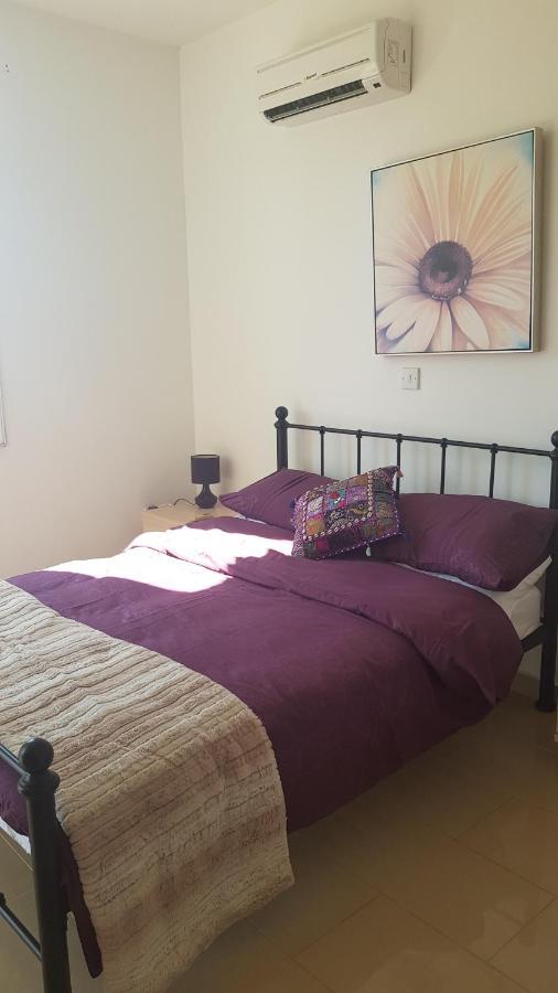 Apartment Oasis Polis Bagian luar foto