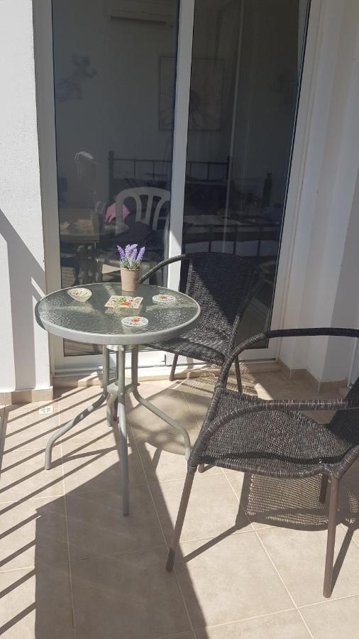 Apartment Oasis Polis Bagian luar foto